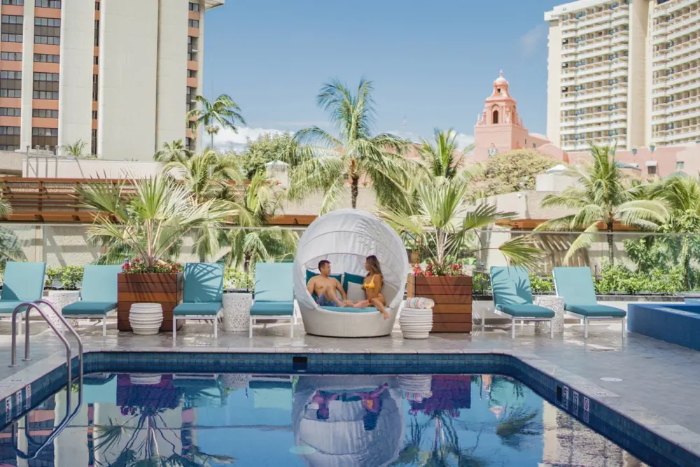 OUTRIGGER Waikiki Beachcomber Hotel pool area